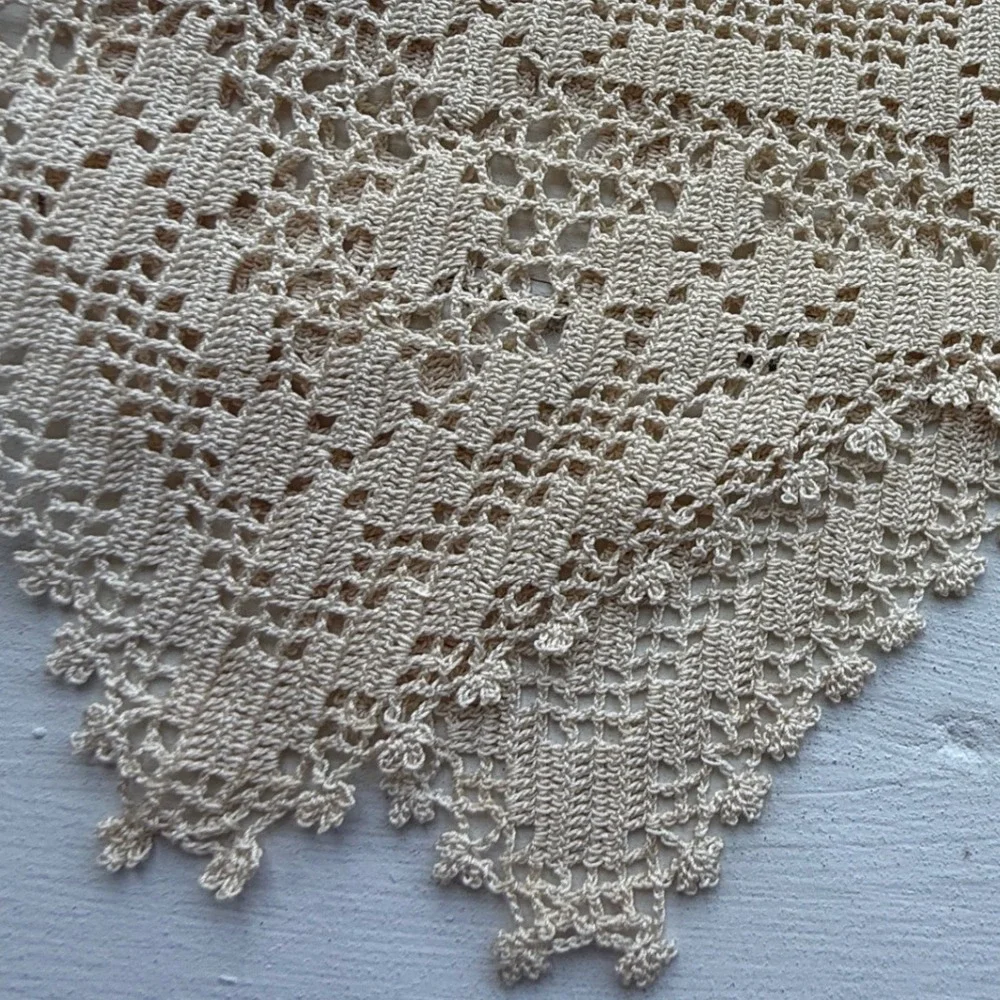 Vintage Hand Crocheted Lace Valance Trim Cream Cotton Scalloped Scarf  20in